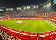 九游体育-英超争冠焦点战折射足球哲学，英格兰全面压制澳大利亚的战术启示