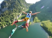 九游体育直播-拉文状态火热如烈焰，吉林队攻防两端碾压新疆队