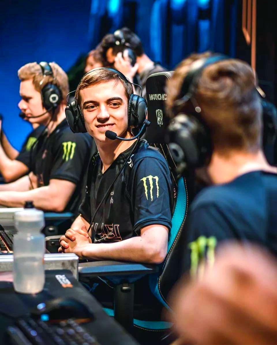 DFM鏖战FNC，Tarzan打出惊人五杀宿敌对决成都决赛之夜，让粉丝疯狂欢呼的简单介绍