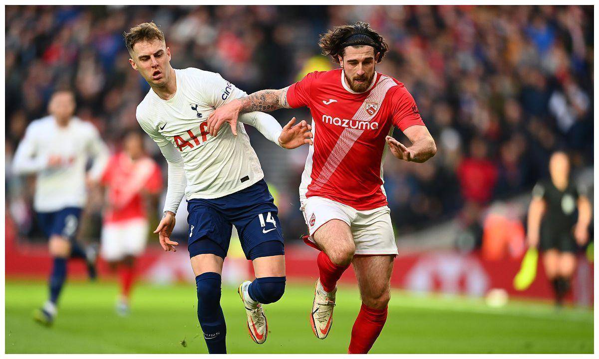 包含麦恩干彻底艰苦胜利，客场挺进杯赛冠军赛的词条