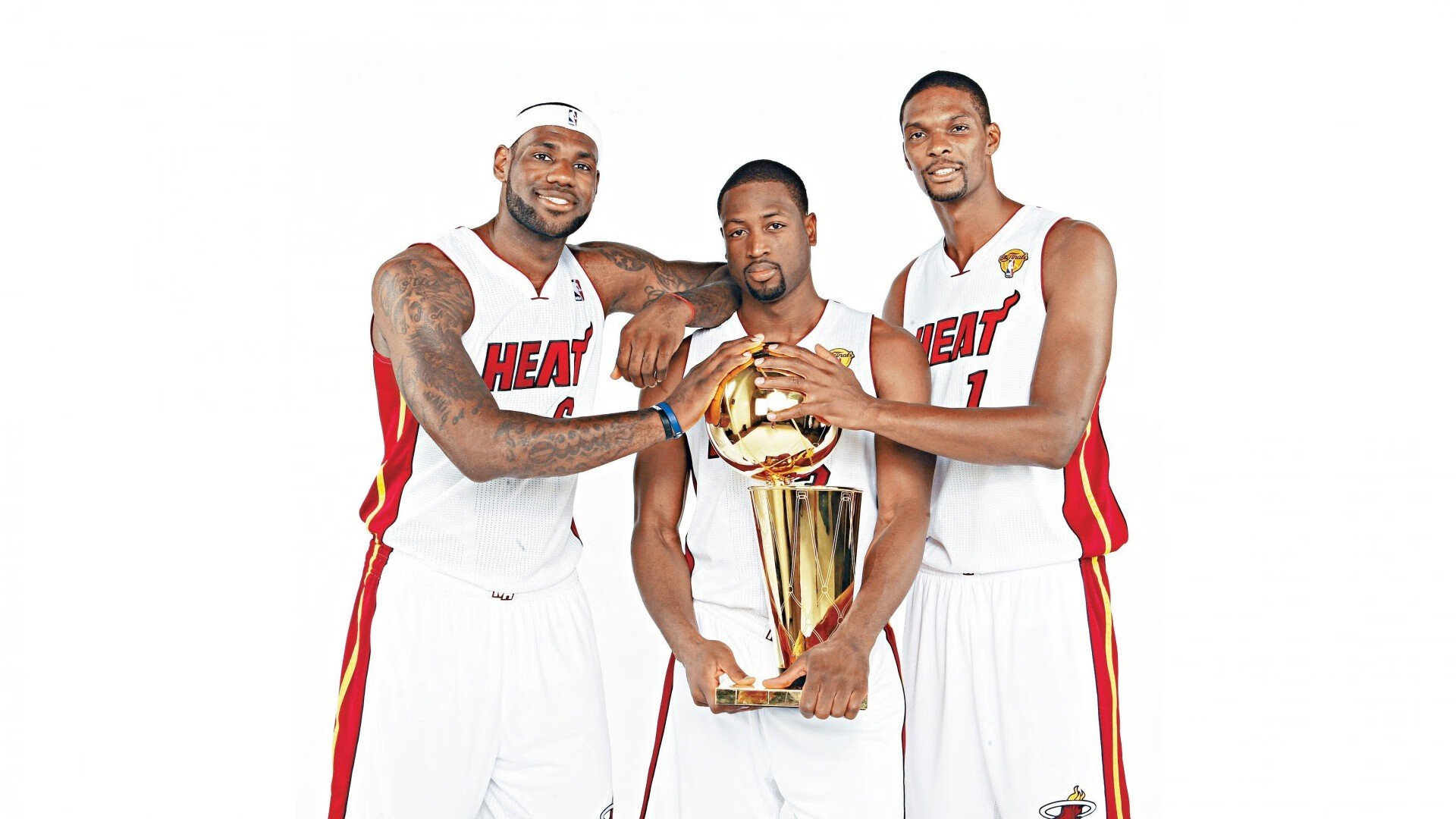 年度焦点之战之夜,字母哥防守端锁死对手,铸就雄鹿铁壁